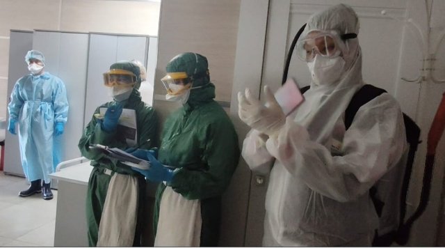 В аэропорту г. Горно-Алтайска прошли плановые учения при выявлении на борту самолета пассажира с признаками заболевания холерой